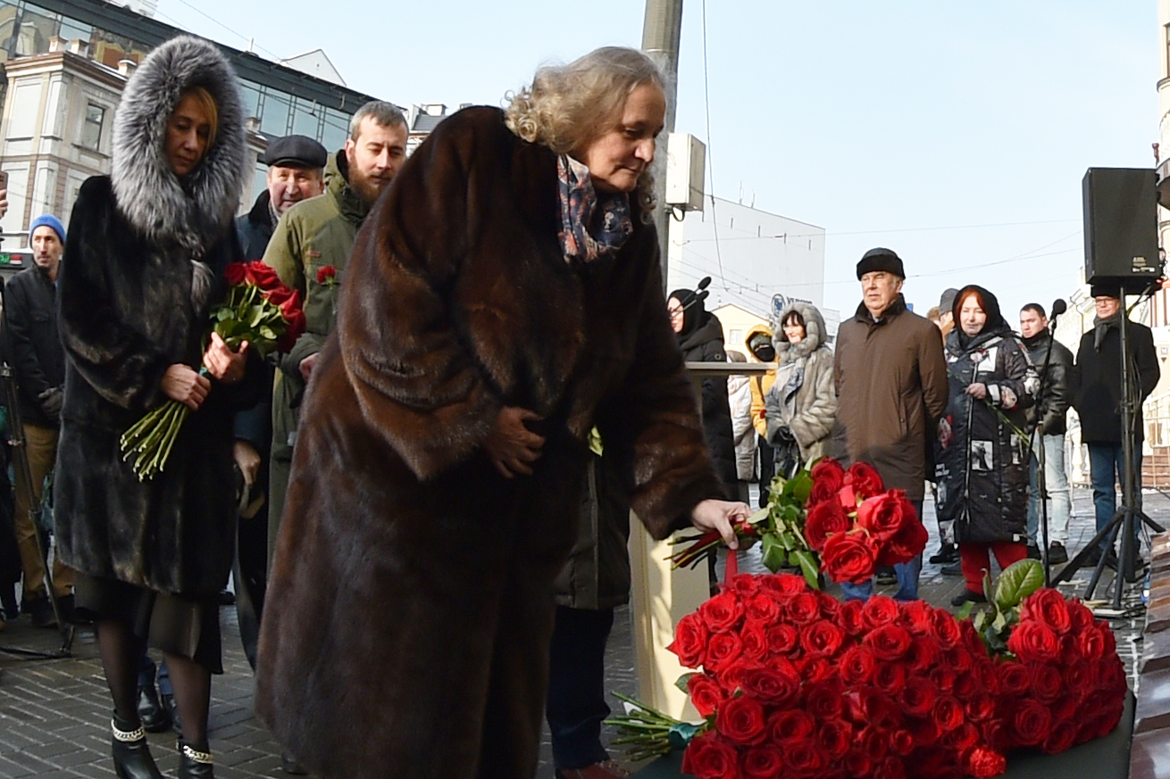 В Казани открылась мемориальная доска Федору Ивановичу Шаляпину |  13.02.2023 | Казань - БезФормата